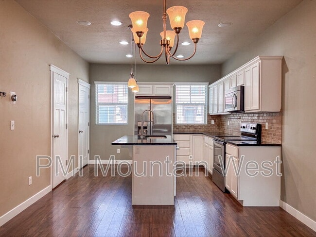 Photo - 420 N Main St
