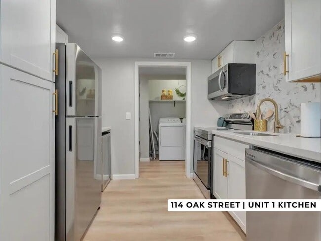 Building Photo - 114 Oak St Unit 1