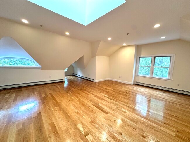 Photo - 10 Selkirk Rd