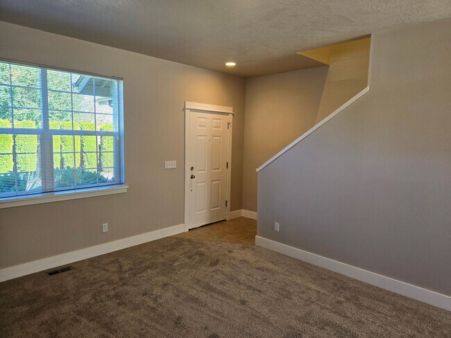 Photo - Beautiful 3 Bedroom Off Gilham