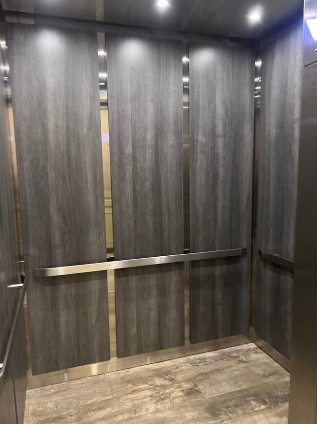 Photo - 1208 E 64th St