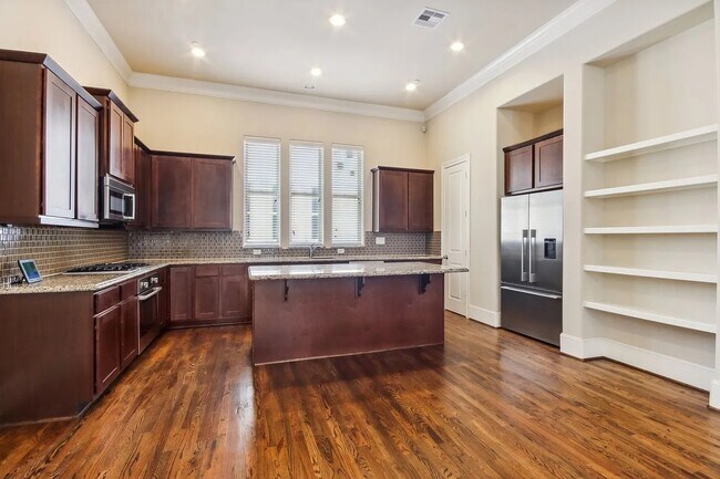 Photo - 2607 Cohn St