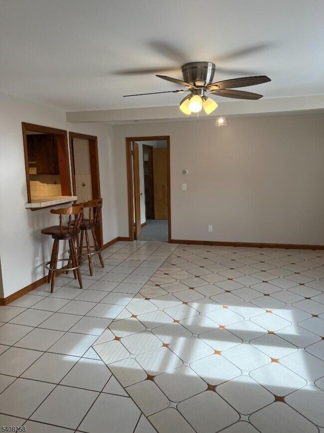 Photo - 192 Market St