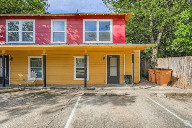 Building Photo - 1013 E 3rd St Rental