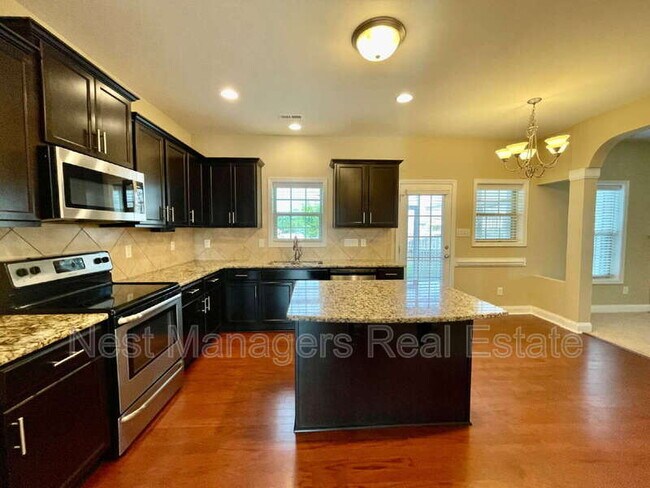 Photo - 2108 Ingate St