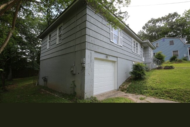 Photo - Stylish, Spacious & Updated – Don’t Miss T...