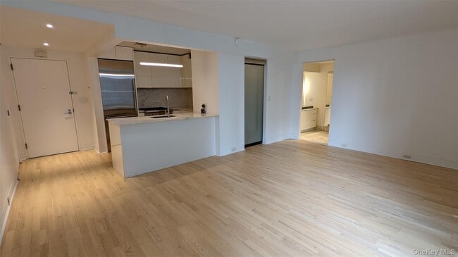 Building Photo - 322 W 57th St Unit 54Q