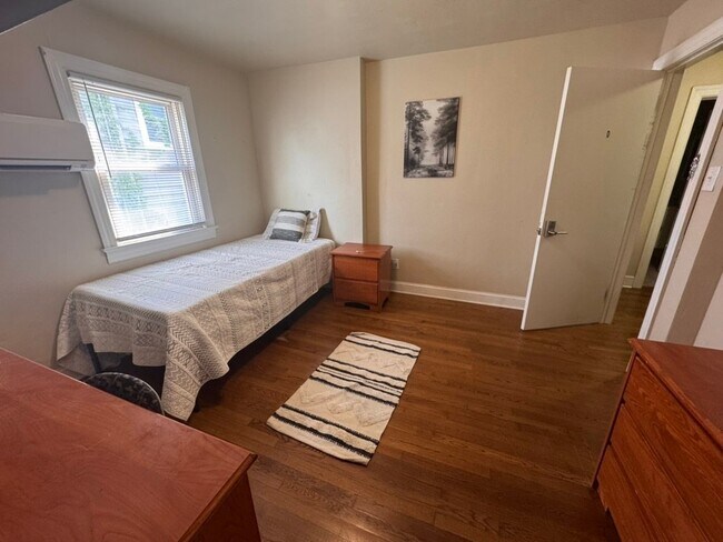 Photo - 5215 Huntington Ave Unit Anchor Room 1