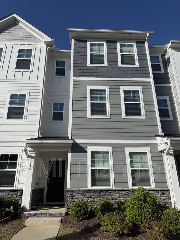 Building Photo - 716 Cormiche Ln