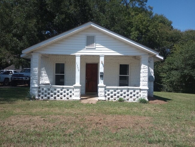 Building Photo - 2 Bedroom 1 Bathroom Rental