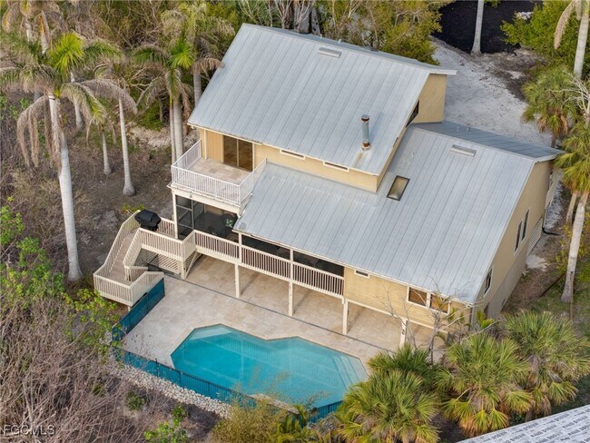 Photo - 1241 Junonia St