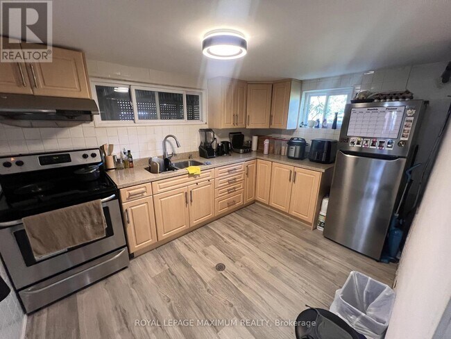 Photo - 16 Langholm Dr