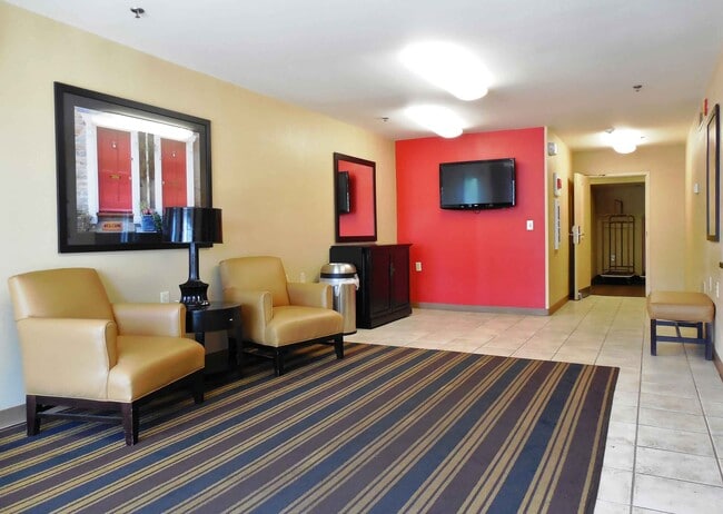 Furnished Studio-Charleston - Northwoods Blvd.