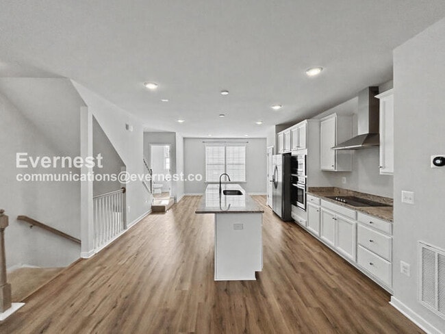 Photo - 1325 Claytor Ln