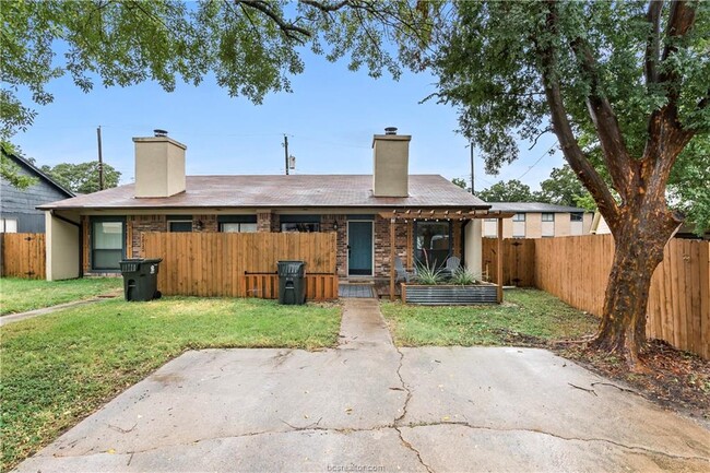 Building Photo - 2810 Forest Bend Dr Rental