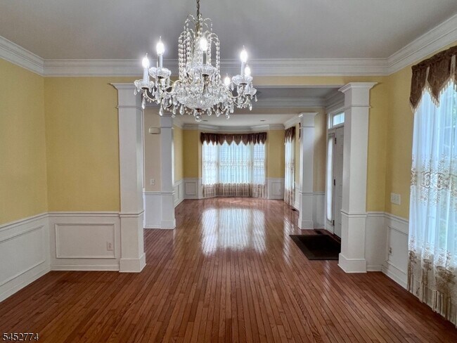 Photo - 9 Queenberry Way