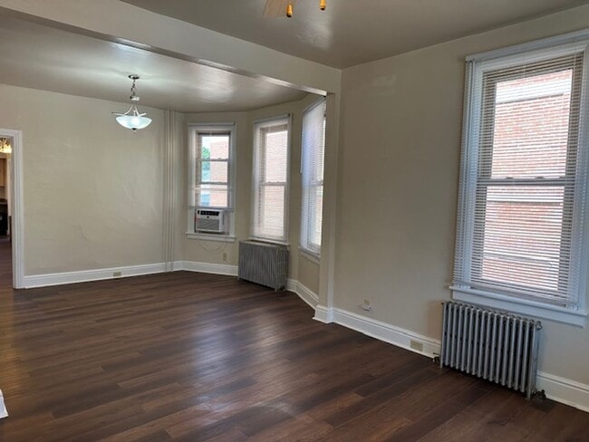 Photo - 27 N Chestnut St