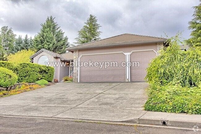 Building Photo - 4 Bed, 2 Bath Home on a Cul-de-sac in Lake...