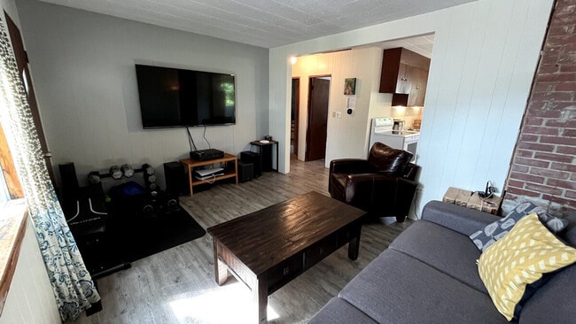Building Photo - 1001 9 Avenue-SI ID1473818P Unit SI ID1473818P