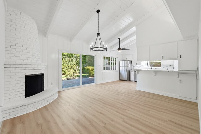 Photo - 23723 Aetna St