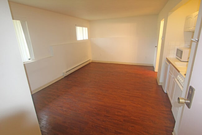 Limpio y acogedor, 360 pies cuadrados. - 1408 10th Ave W Unidad #4