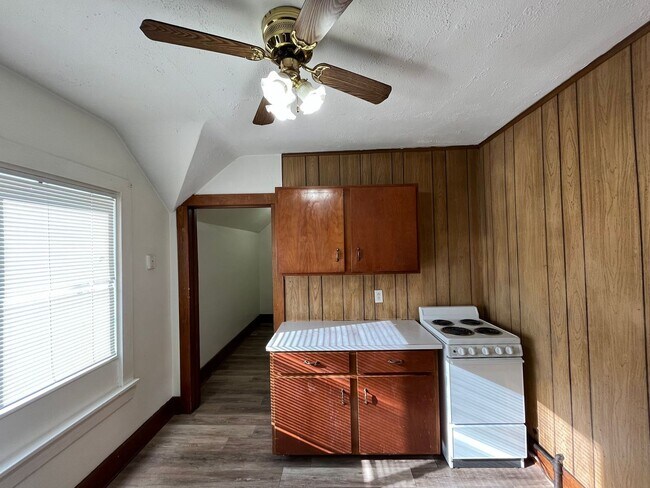 Photo - 725 Werle Ave Unit Upper