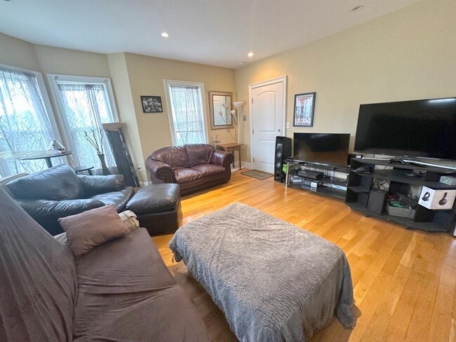 Photo - 57 Greenleaf Ave Unit 3