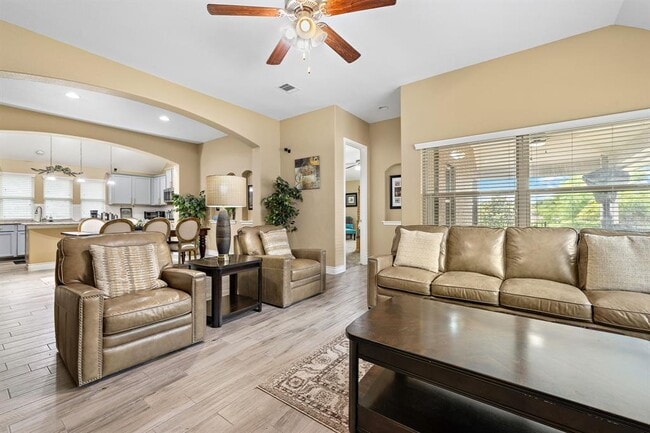 Photo - 163 Mount Ellen St