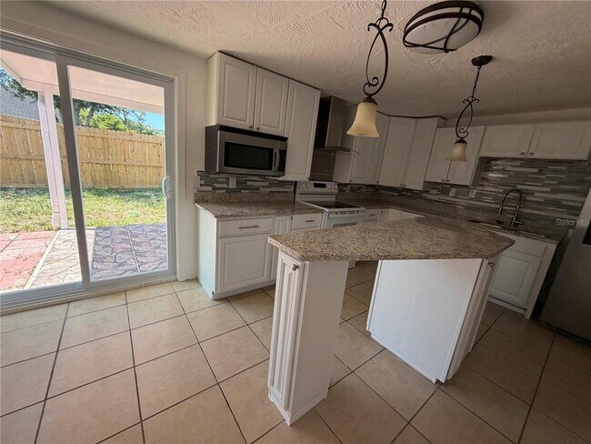 7619 Summertree Ln