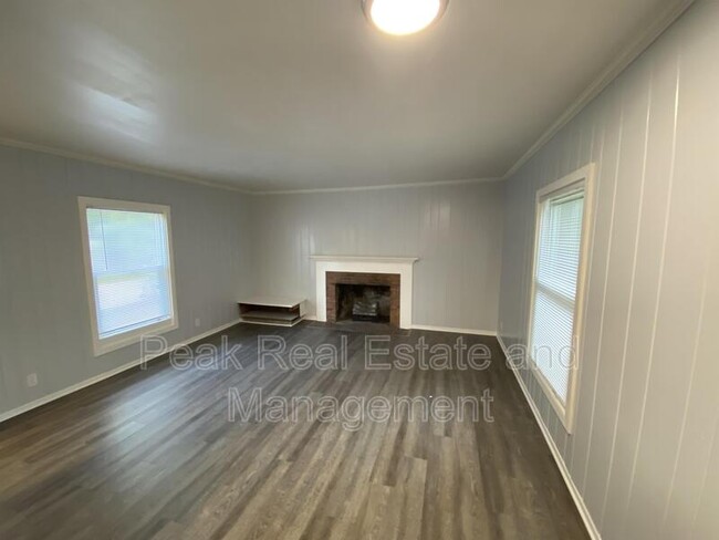 Photo - 1050 Neland Ave SE
