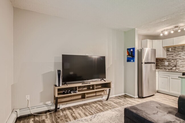 Photo - Spacious 1 Bed 1 Bath in the heart of Holly Hills. LEASING SPECIAL SEE INFO BELOW