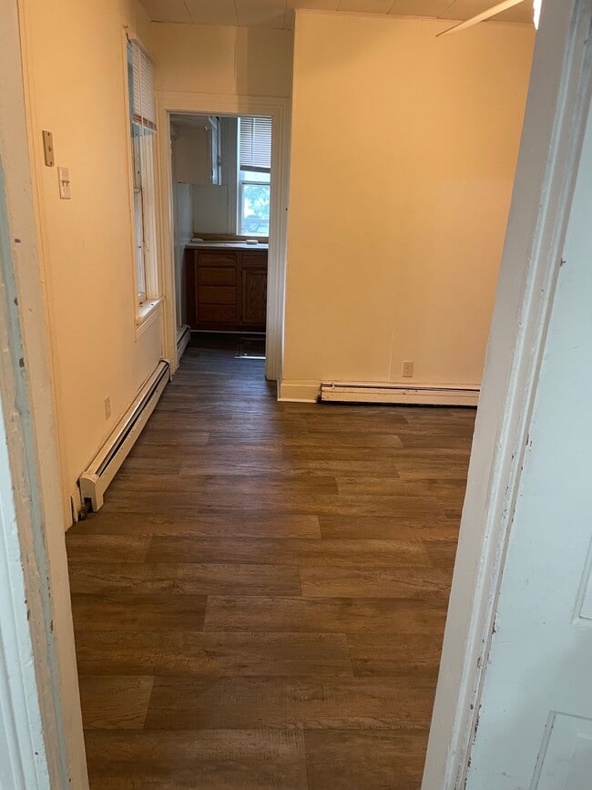 Photo - 1121 6th Ave E
