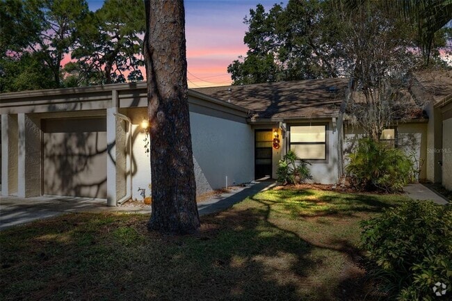 Building Photo - 2902 Oak Cir Rental