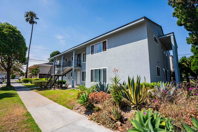 Outside view of Landscape and Building - 200 Chester Way Apartments Unit #4