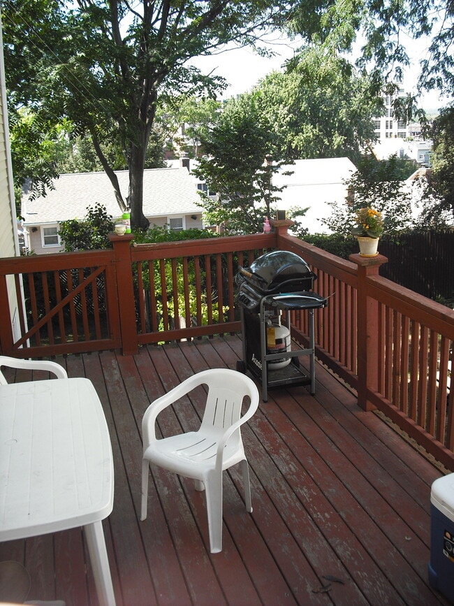 Building Photo - 10 Saint Martin St Unit 2