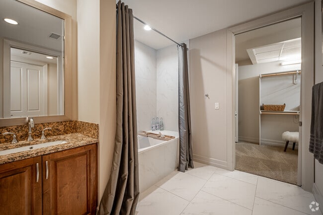 1BR, 1BA - 995SF - 2929 Weslayan