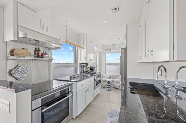 Building Photo - 3230 S Ocean Blvd Rental