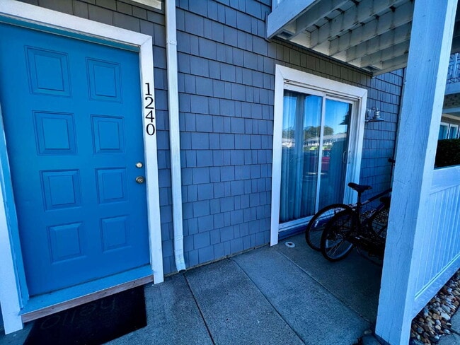 Photo - OPEN HOUSE SATURDAY THE 20TH 10AM-12PM! AMAZING 2 BED / 2 BATH CONDO – ONLY 8 BLOCKS FROM THE BEACH!