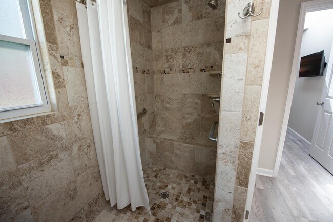 Photo - 6771 Park St S