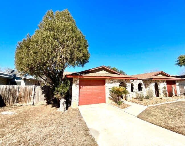 Photo - MUST SEE! 2 Bedroom / 1.5 Bath Duplex w/ Garage!