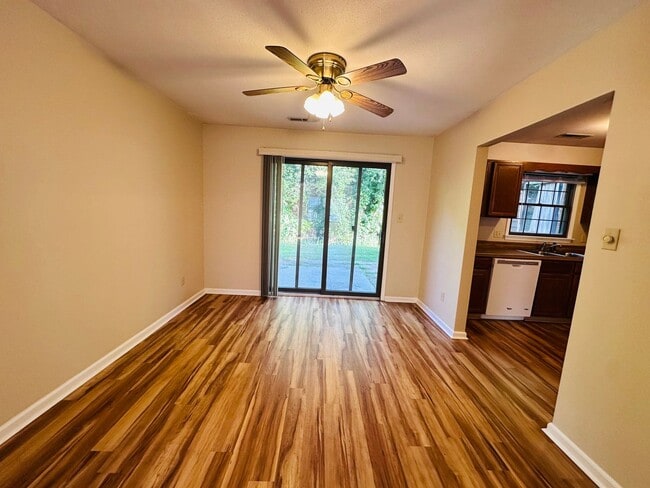 Photo - 105 Franklin Parke Ct SW