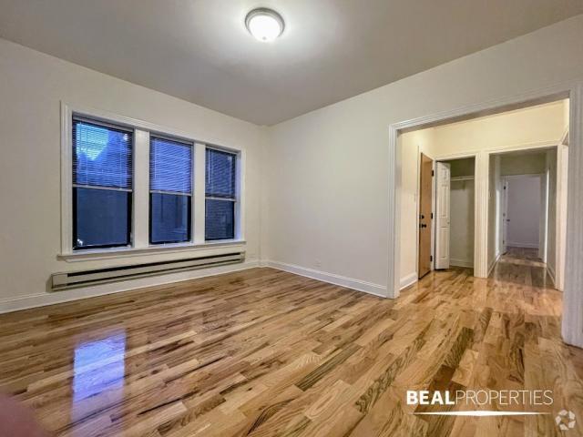 Building Photo - 1 bedroom in CHICAGO IL 60613 Unit E3 Rental