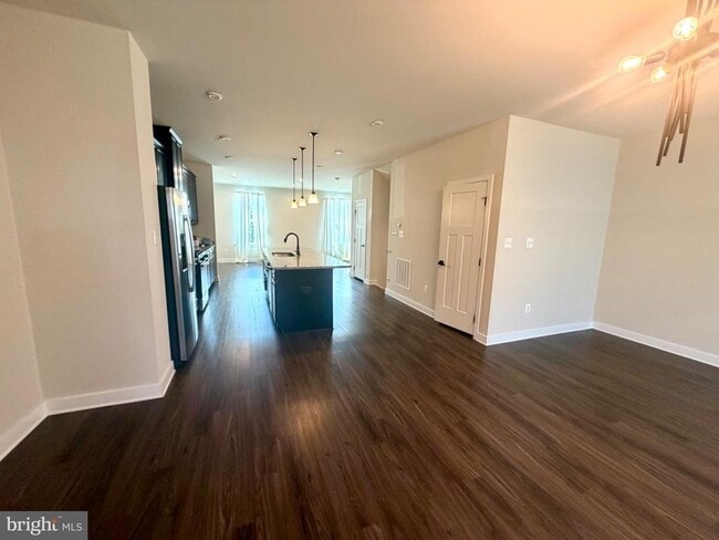 Photo - 6029 Goshawk St