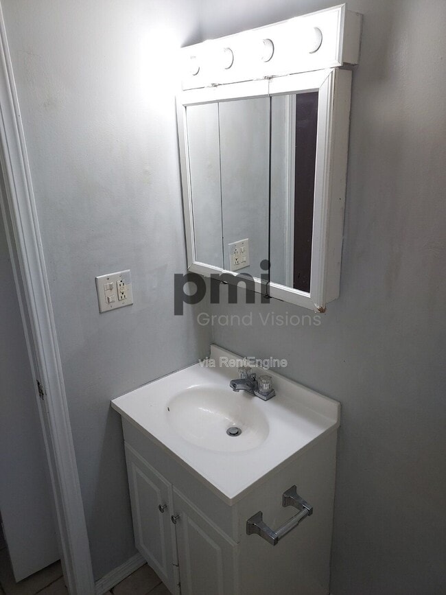 Photo - 465 E Main St Unidad 10