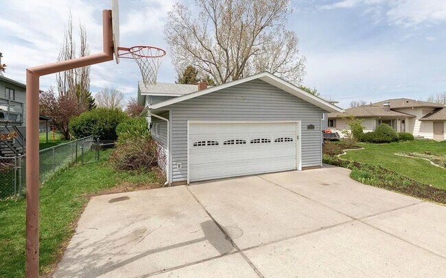 Photo - FULLY GUTTED & RENOVATED 5-Bedroom Home in...