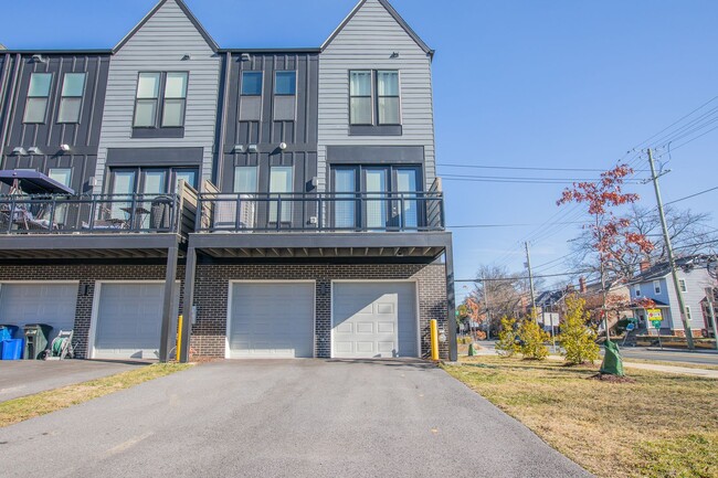 Gorgeous 4 BR/3.5 BA EOG Townhome in Silve... - Gorgeous 4 BR/3.5 BA EOG Townhome in Silve...