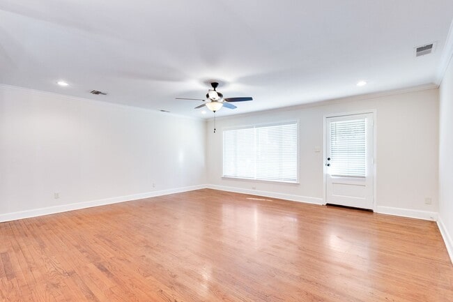Photo - Charming 4 bedroom with Huge Outdoor Works...