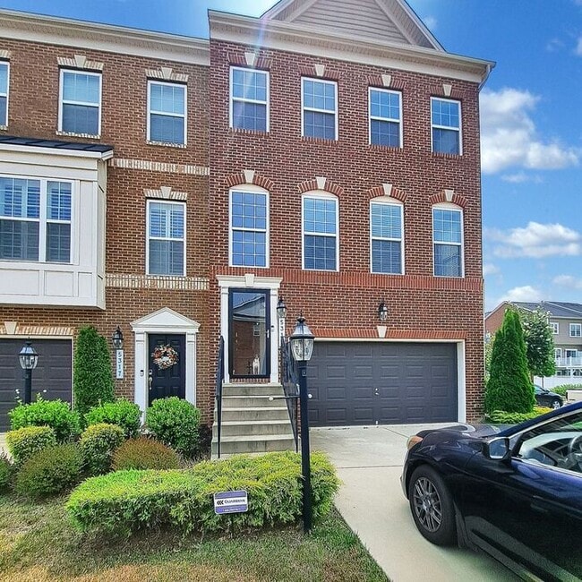 Stately End Unit 3-Level Townhome, 3 Bedro... - Stately End Unit 3-Level Townhome, 3 Bedro...