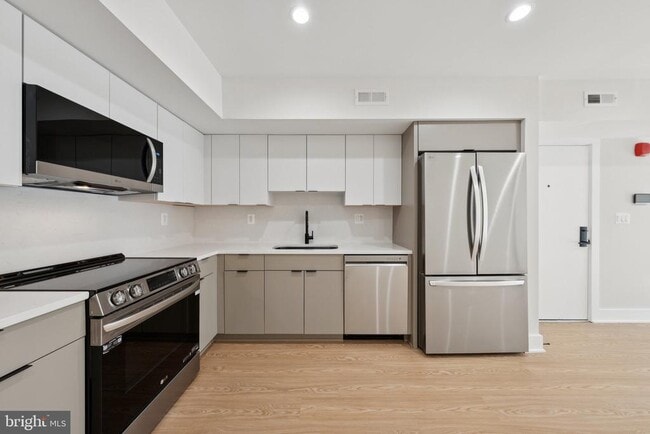 Building Photo - 2134 Wisconsin Ave NW Unit 3 Rental