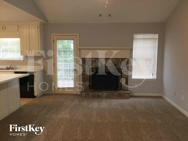 Photo - 715 Grove Pointe Cir